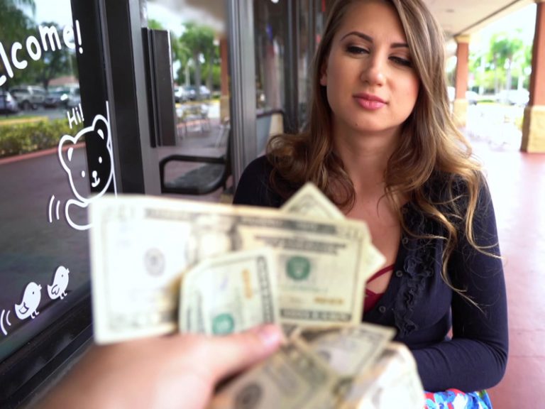 Секс За Деньгами На Улице Женщины